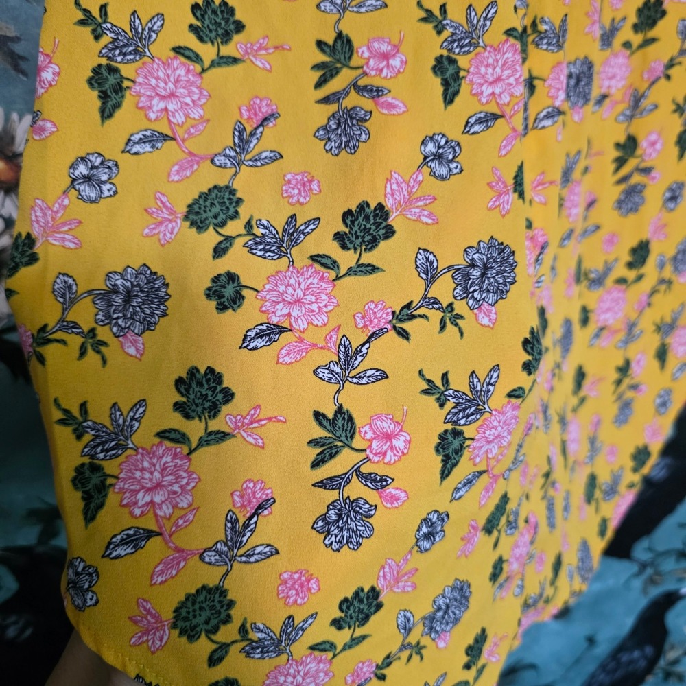 T Tahari Blouse Yellow Floral Ruffle High Neck Short Sleeve Office Romantic XS - Picture 3 of 8